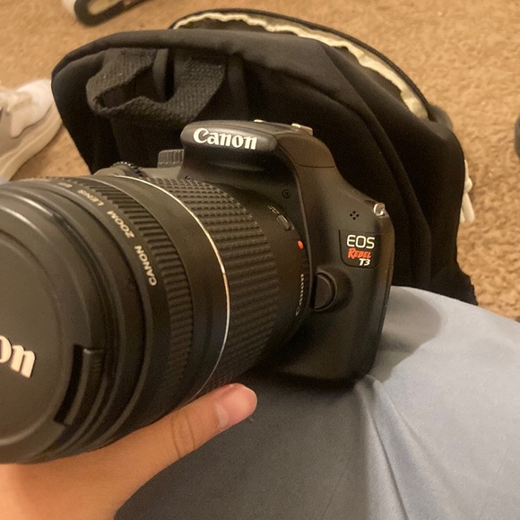 Canon Black DSLR Camera - Picture 2 of 9